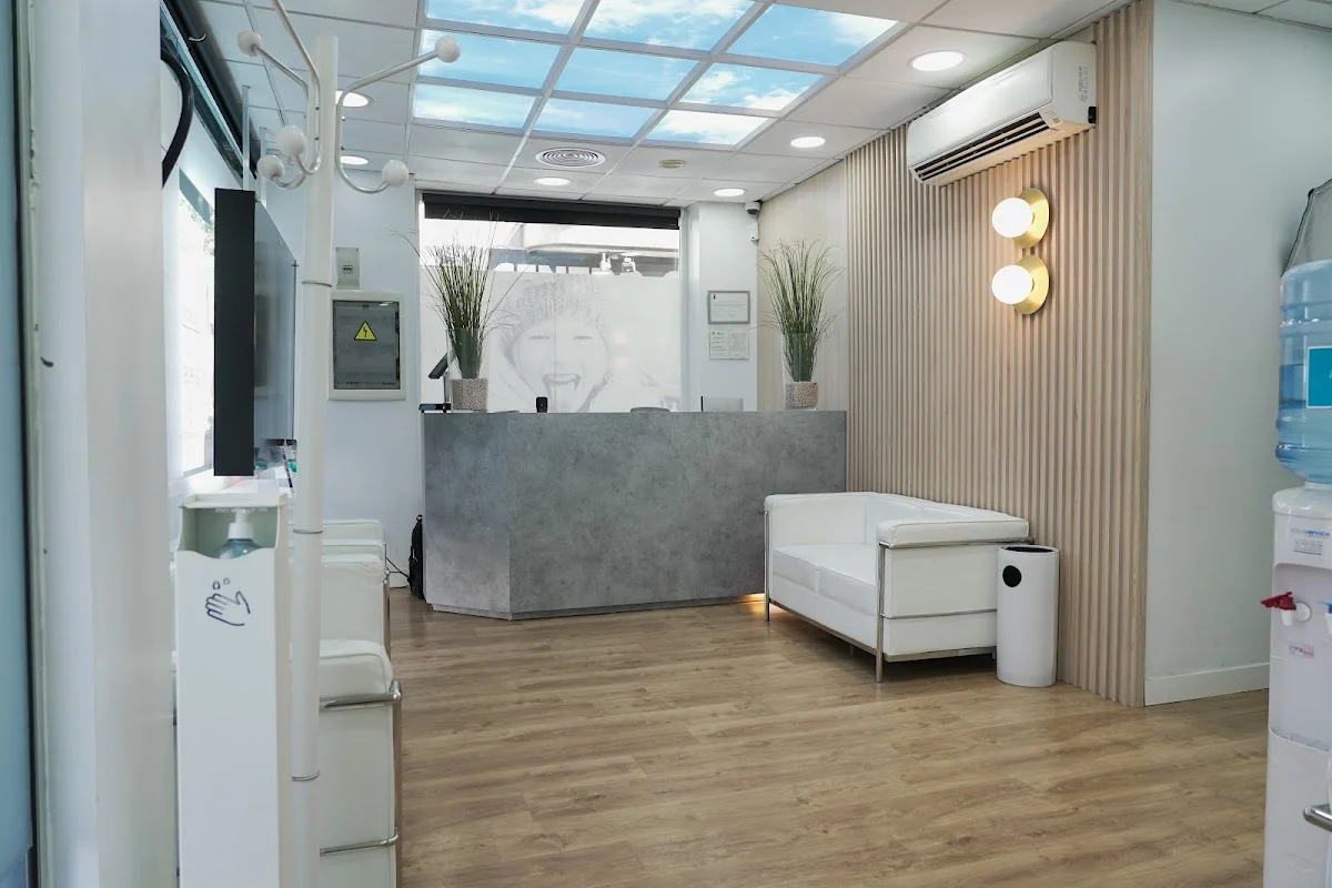 Firstdental I 𝐂𝐥𝐢́𝐧𝐢𝐜𝐚 𝐃𝐞𝐧𝐭𝐚𝐥 𝐞𝐧 𝐌𝐚𝐣𝐚𝐝𝐚𝐡𝐨𝐧𝐝𝐚 - 2