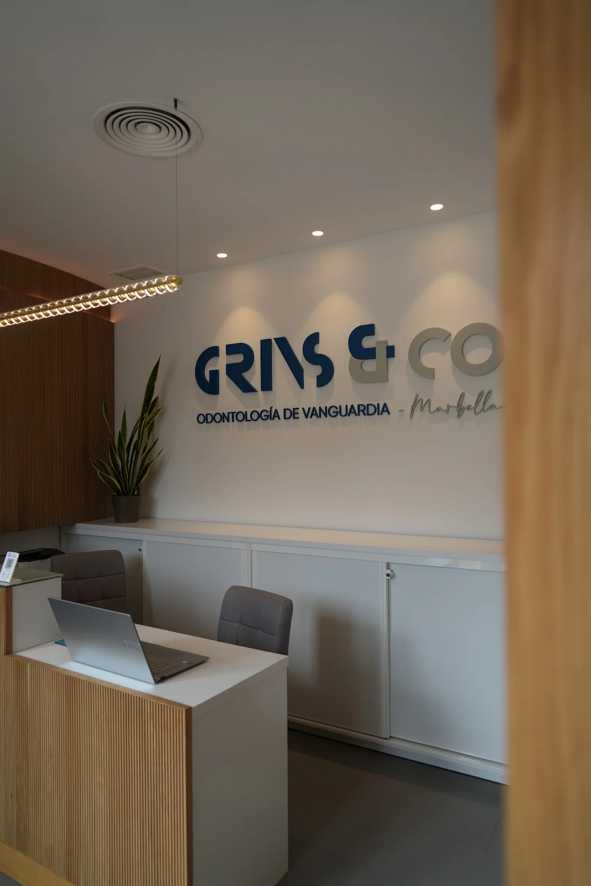 Grins & Co. Odontología avanzada - 2