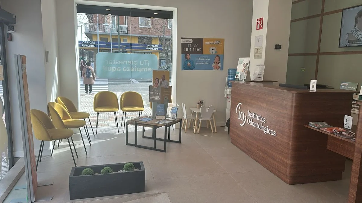 Institutos Odontológicos - Clínica Dental Pamplona - 3