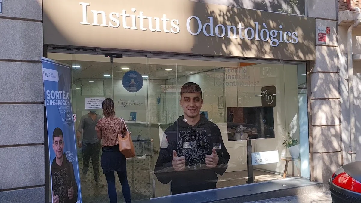 Instituts Odontològics - Clínica Dental Barcelona Calàbria - 3