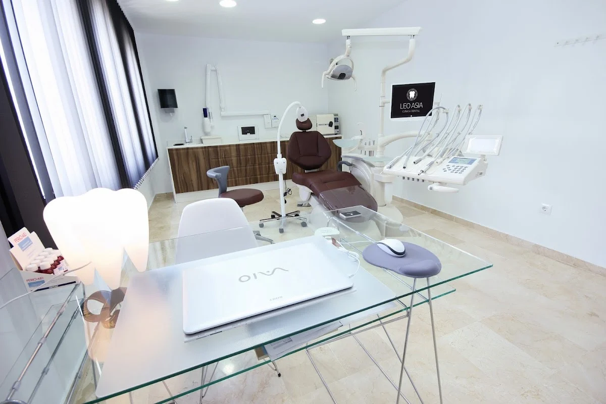 Leo Asia Clínica Dental, Jávea. - 2