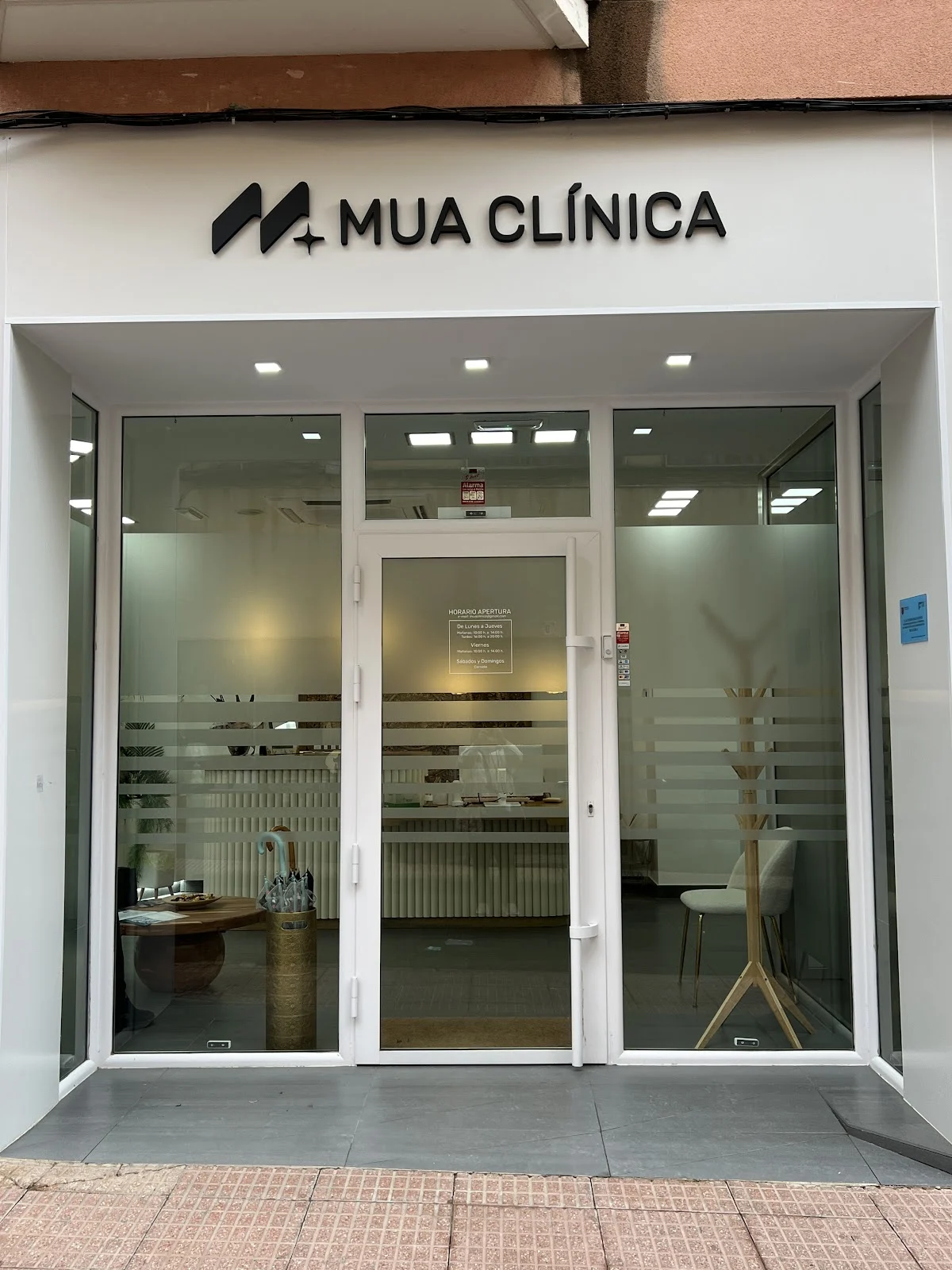 Mua Clínica