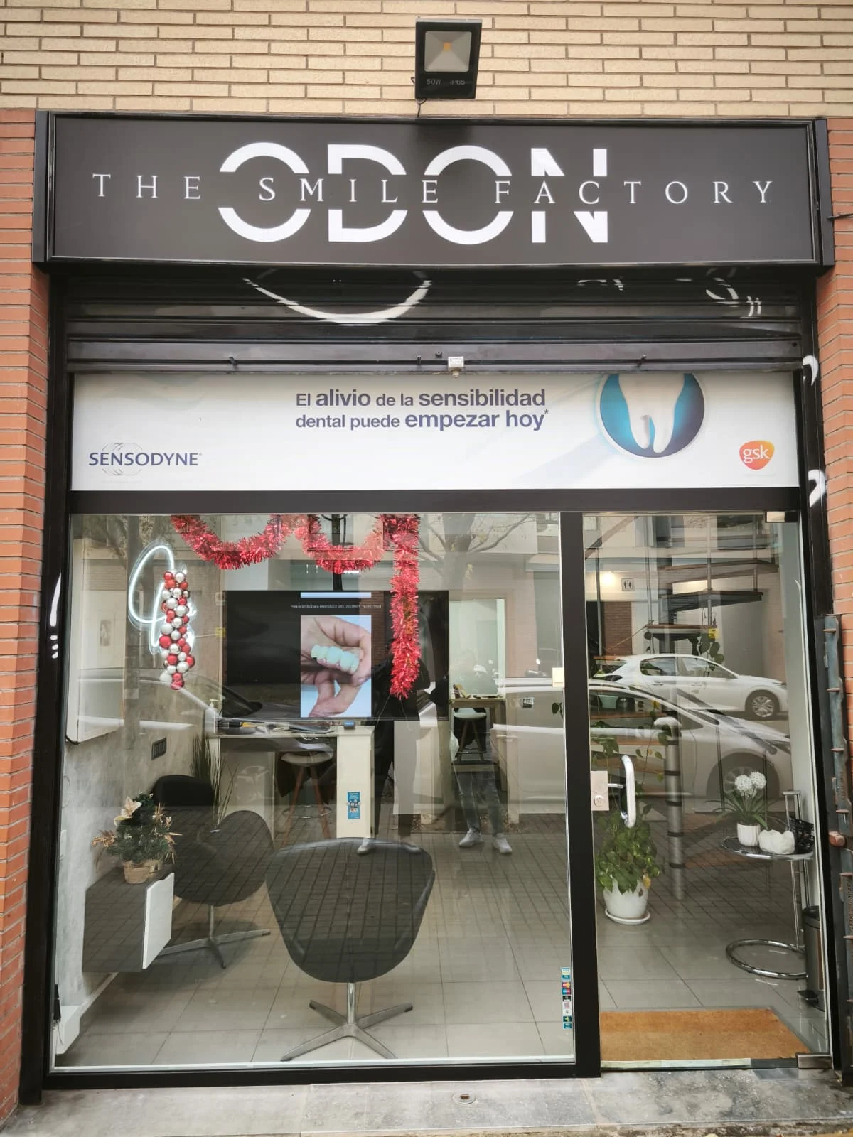 Odon The Smile Factory Especialistas en Prótesis Dental, Implantes Dentales y Ortodoncia Invisible - 4