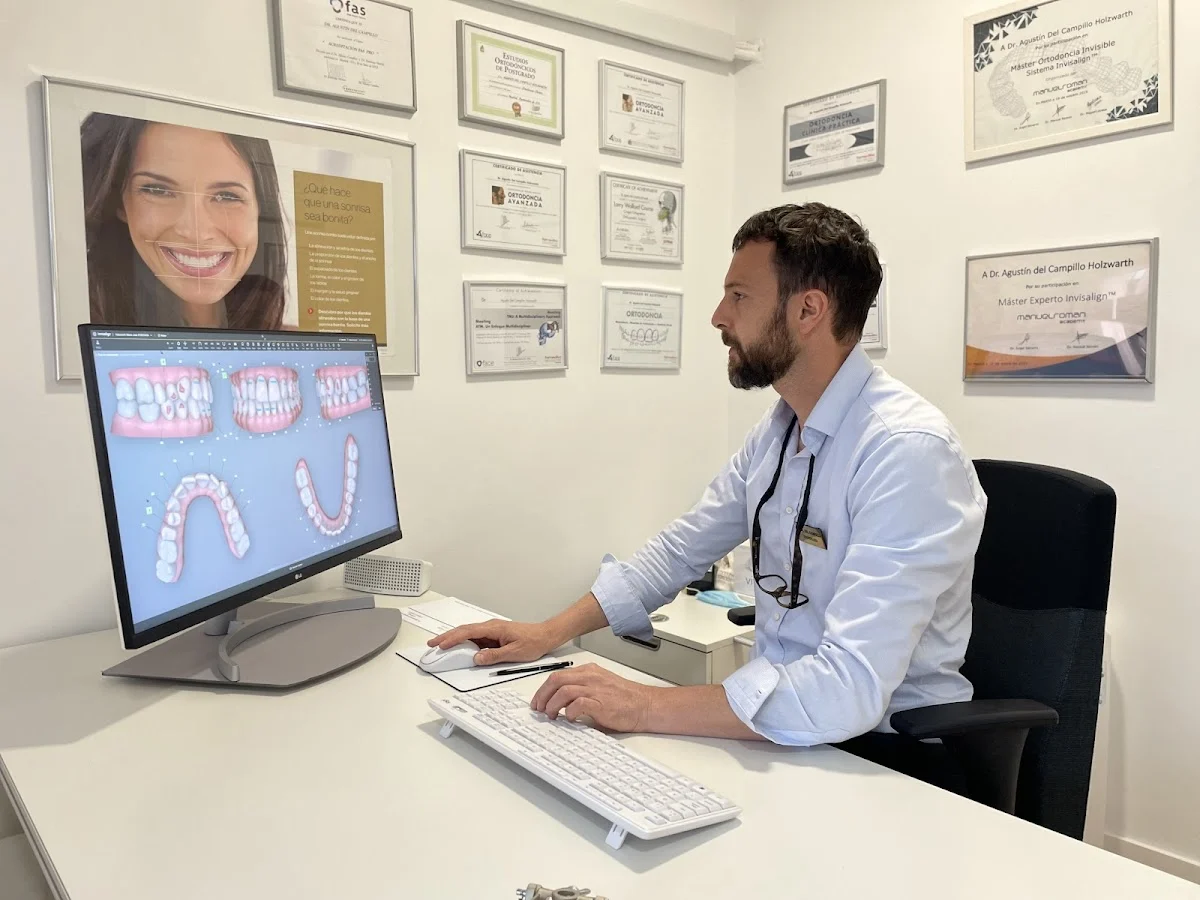 Ortodoncia Del Campillo - Invisalign - Dr. Agustín del Campillo