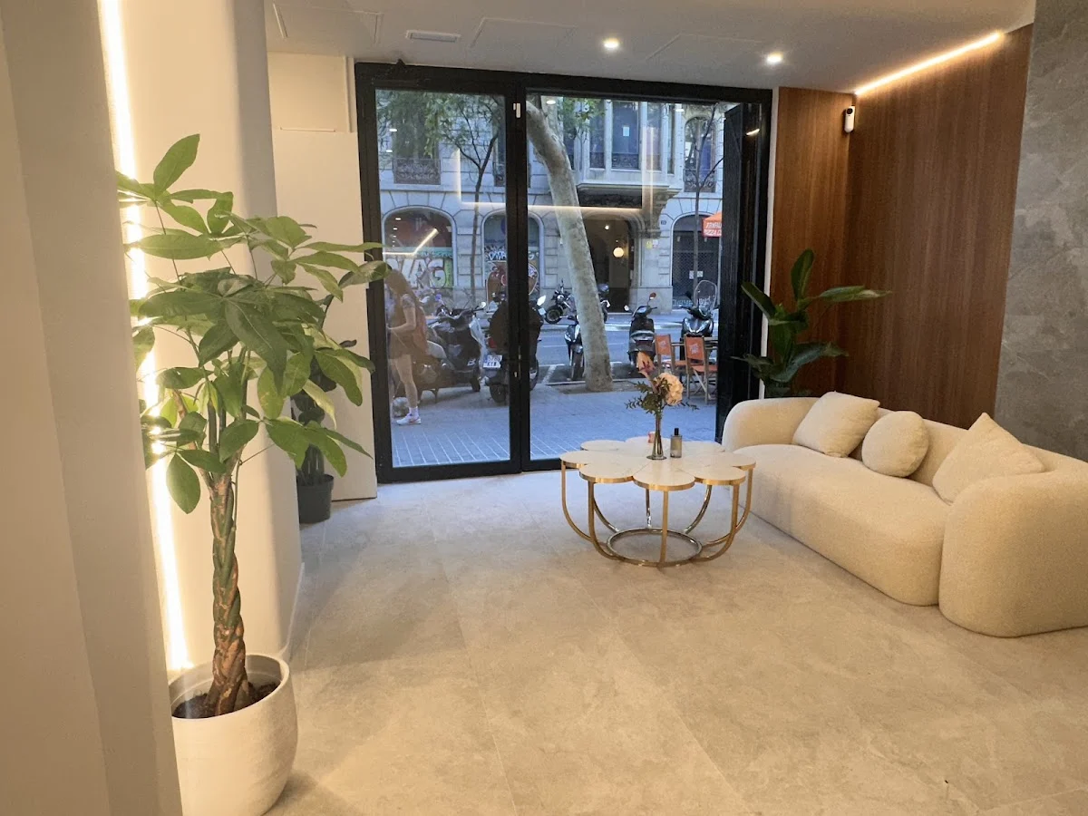 Shine Dental Clinic Barcelona - 2
