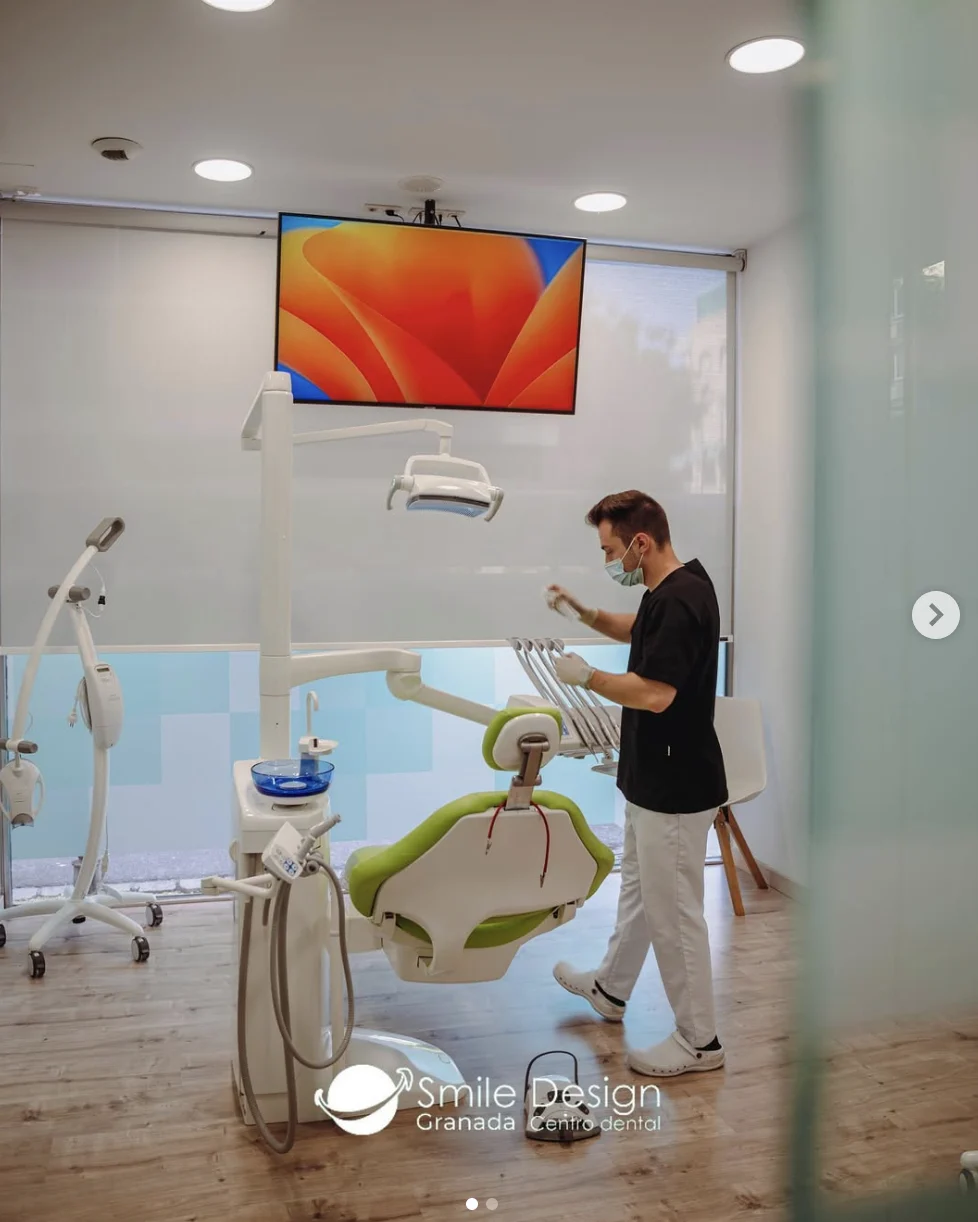 Smile Design - ortodoncia, implantes dentales y odontología avanzada - 2