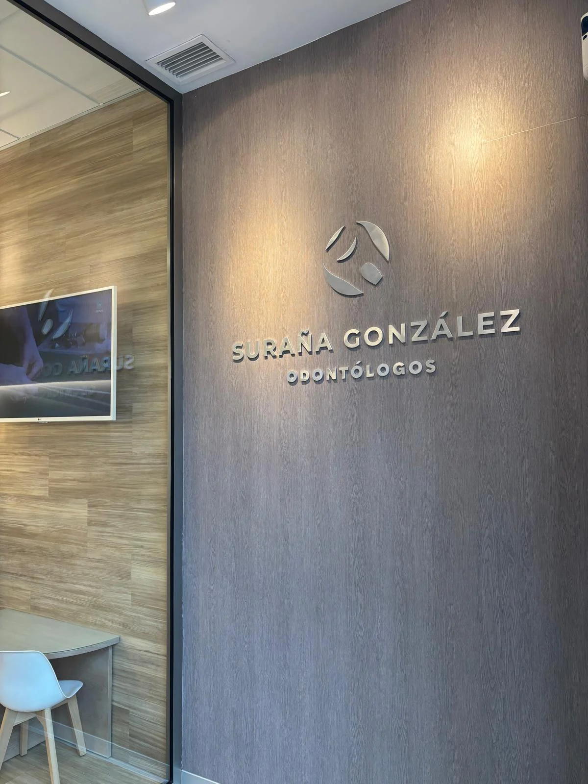 Suraña González Odontólogos Clínica dental. Implantología dental en San Fernando - 2